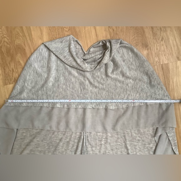 Jack & Missy OS one size gray Freeform poncho wrap with sheer asymmetrical hem - Picture 4 of 6